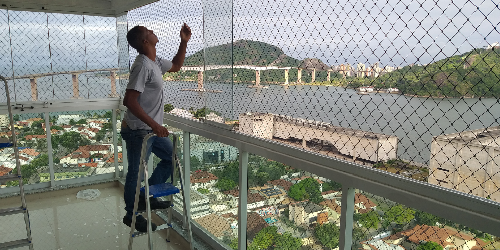 Solução Varandas | Assistência Técnica e Manutenção de Fechamento de Varanda Assistência Técnica de Varanda de Vidro: Economize a Longo Prazo